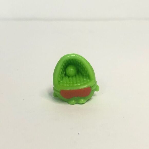 shopkins lime green kitty cat bed pet shop sunglasses season4 - Picture 1 of 5